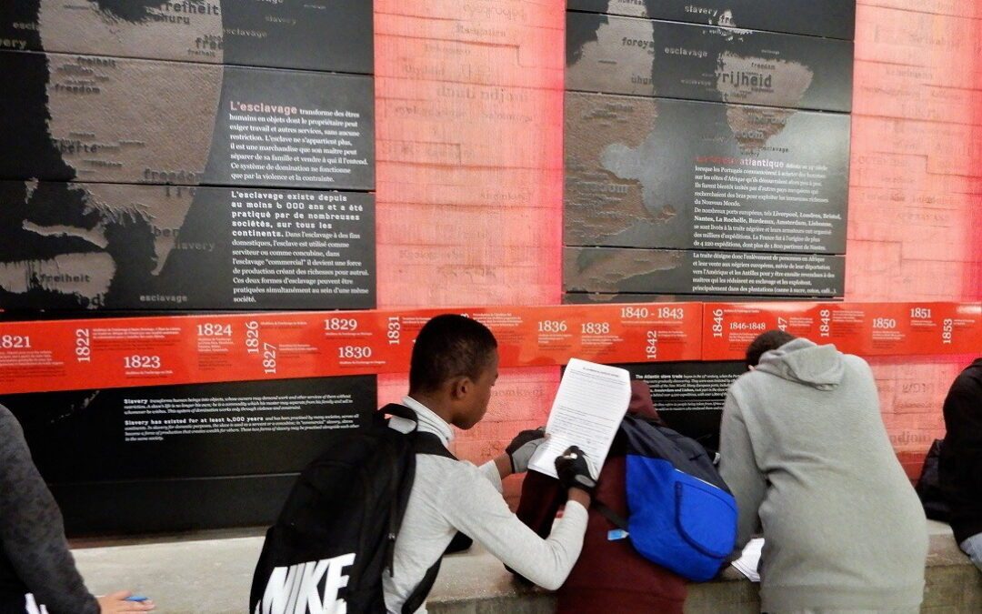 Les 4ème 1 et les 4èmeOlaudah Equiano en sortie dans le centre-ville de Nantes